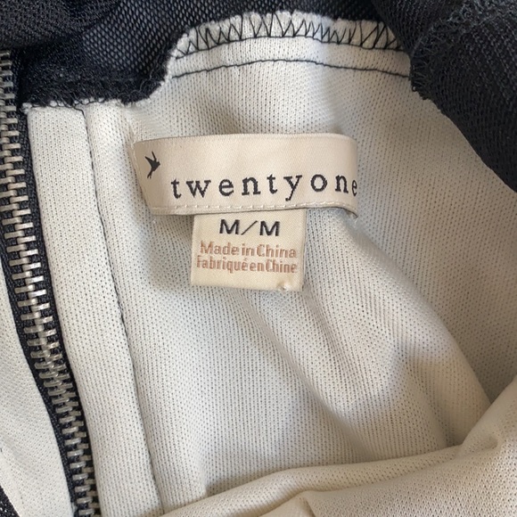 ✨Forever 21 Lace and Mesh Dress✨ - Picture 6 of 7